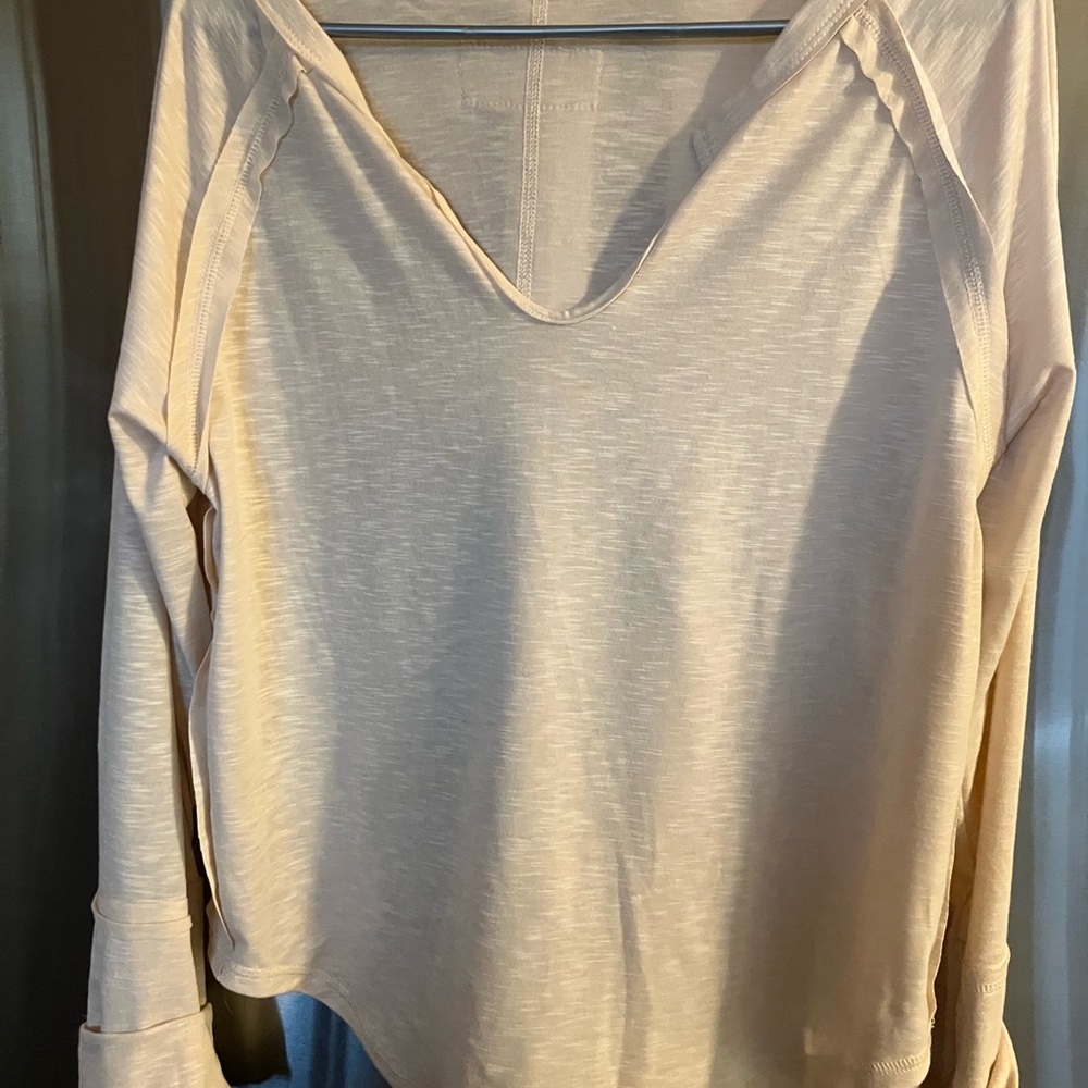 Women's Long Sleeve V-Neck Top in Cream